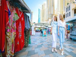 The Walk & The Beach: پیاده‌روی، تفریحات ساحلی، رستوران‌ها و سرگرمی‌ها